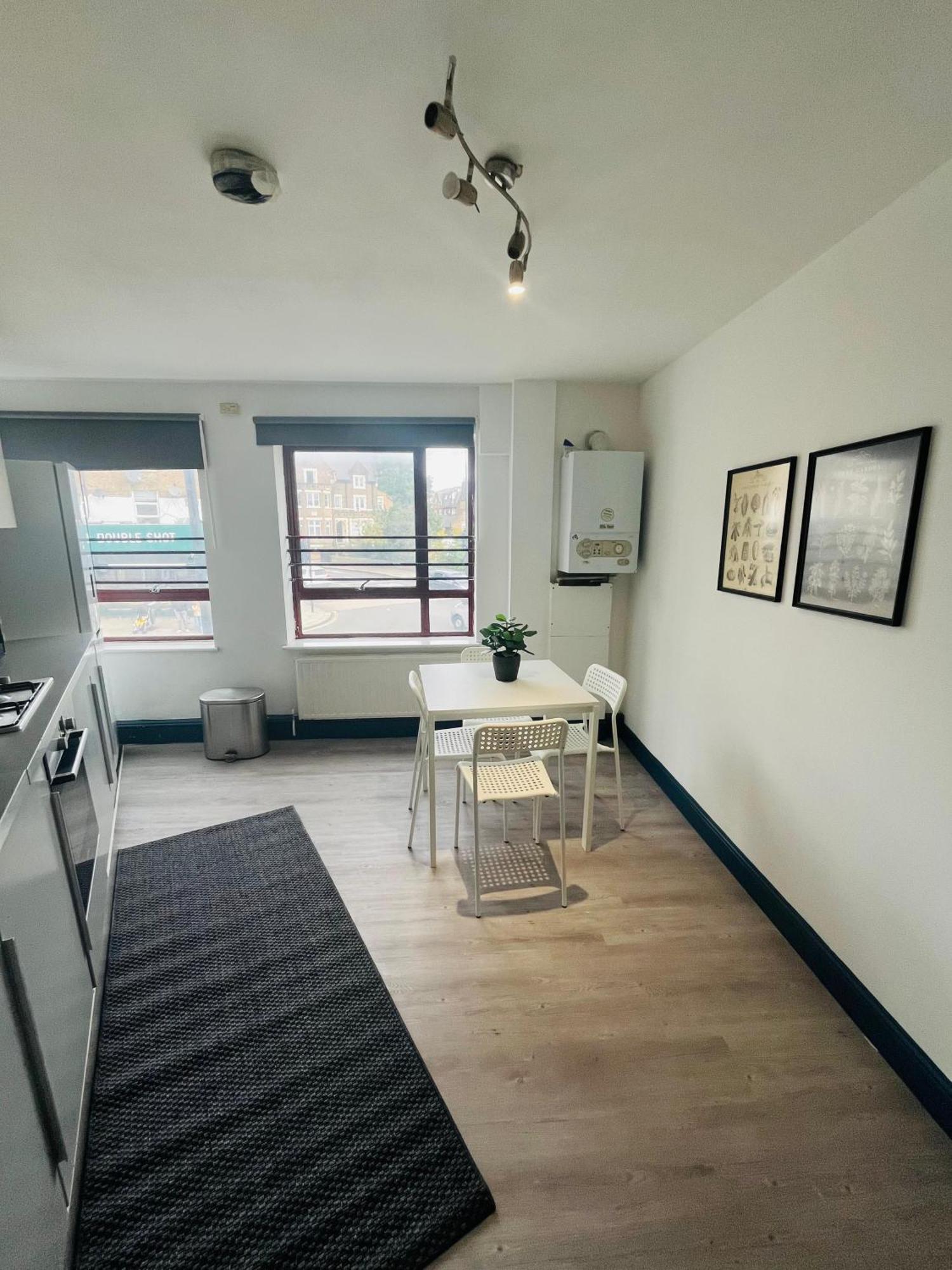 London Budget Rooms 603 ภายนอก รูปภาพ